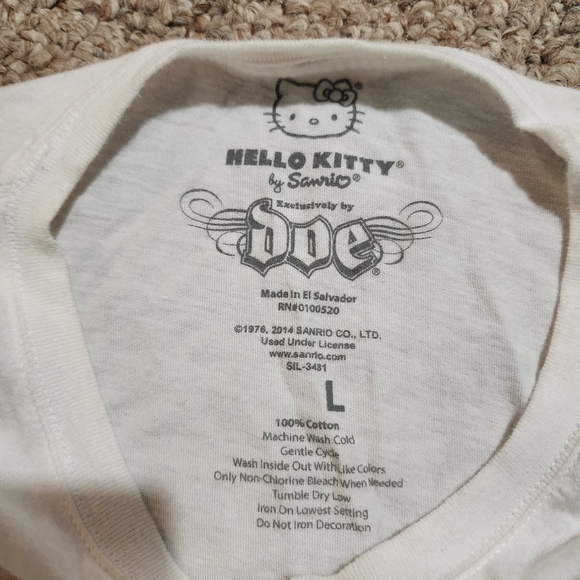Hello Kitty White T-shirt - Picture 3 of 5